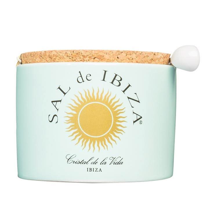 Fleur de Sel im Tontopf mit Porzellanlöffel